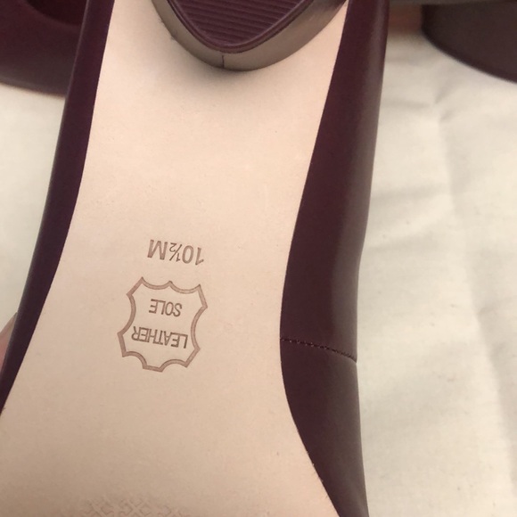 Tory Bruch Elizabeth Round Toe Pumps - Picture 5 of 8